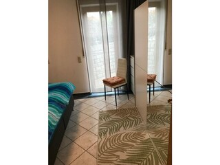 Schlafzimmer mit Kleiderschrank