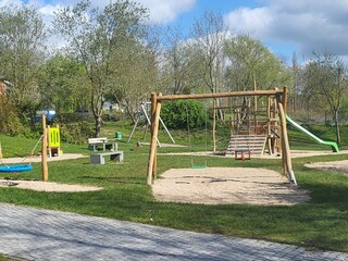 der neue, moderne Spielplatz in Strandnähe