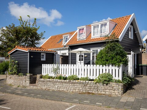Holiday house Beatrixstraat 25