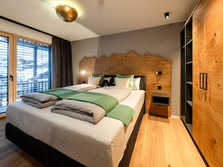 Schlafzimmer mit Boxspringbett