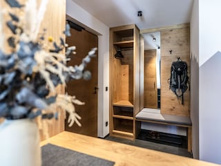 Garderobe mit Rucksack