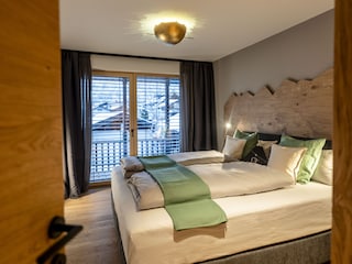 Schlafzimmer mit Boxspringbett