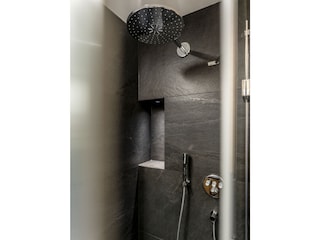 Dusche mit Regenbrause