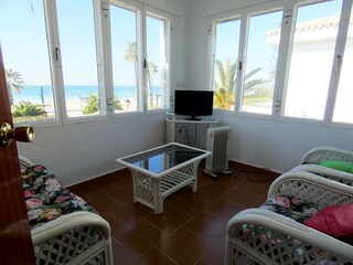 Verglastes "Balkonzimmer" mit Meerblick