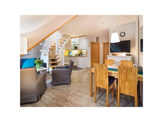Wohn-/Eßzimmer mit offener Küche