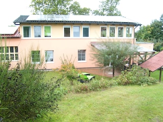 Rückseite, romantischer Garten