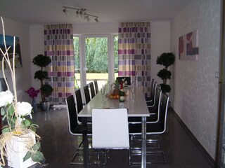 moderner Essbereich für 10 P.