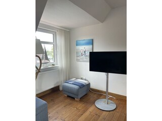 großes TV-Gerät
