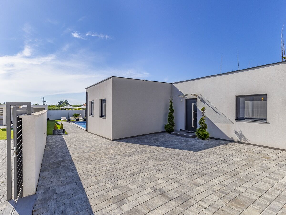 Villa im Bungalow-Stil mit Flachdach - alles im Erdgeschoss