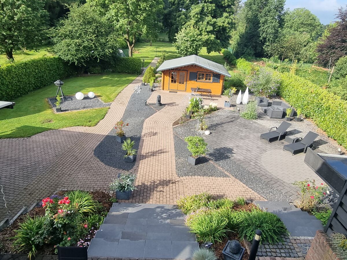 Blick von der Loggia auf den Garten