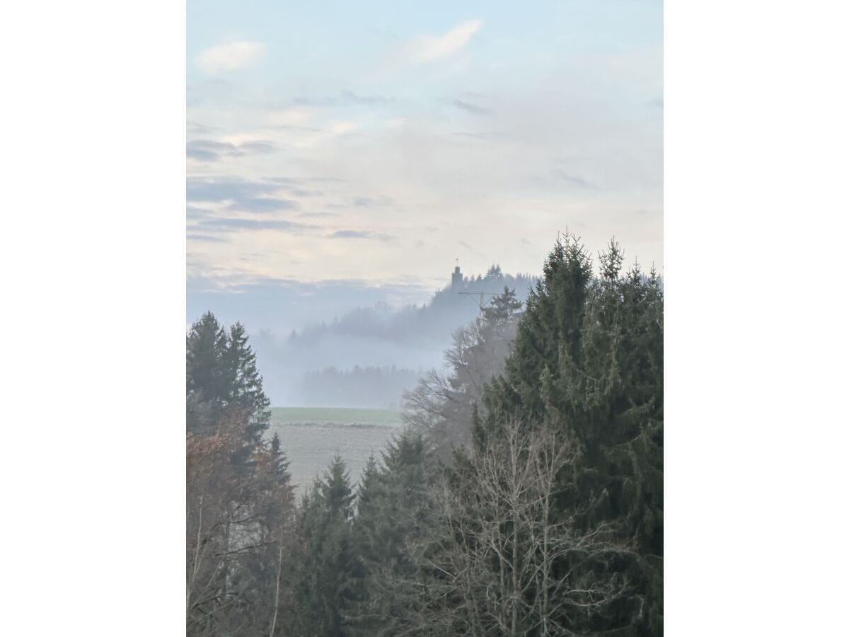 Burg Brennberg ist ungefähr 3 km entfernt