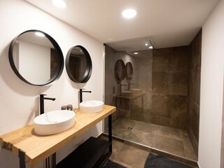 Villa Caillavet Features 20