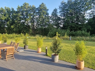 Terasse am sommerlichen Abend