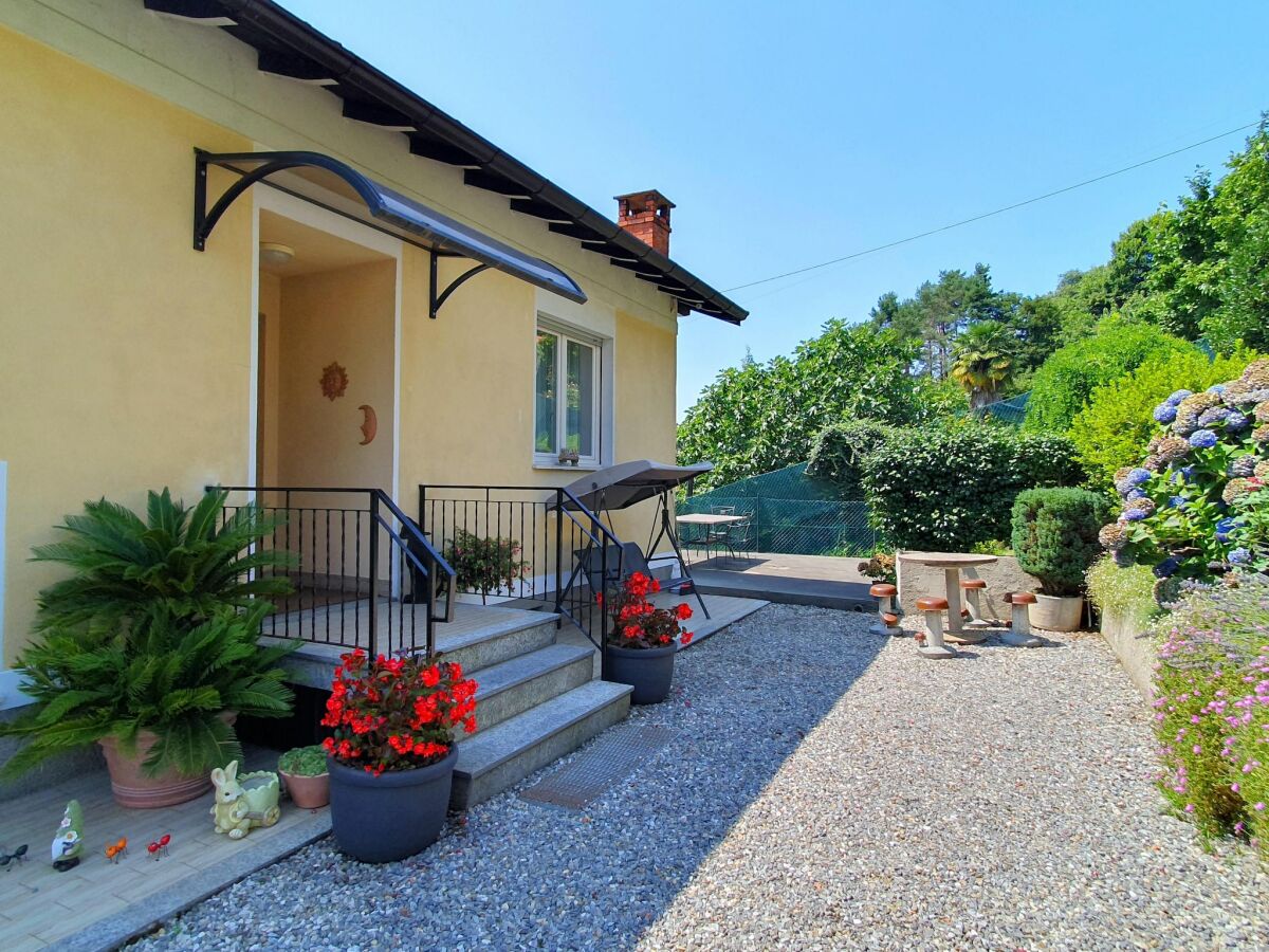 Maison de vacances Luino Enregistrement extérieur 1