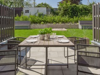 möblierte Terrasse