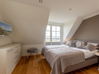 Tolles Schlafzimmer mit Boxspringbett (Hotelklasse).