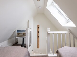 Schlafzimmer OG im Treppenaufgang abgeschlossen.