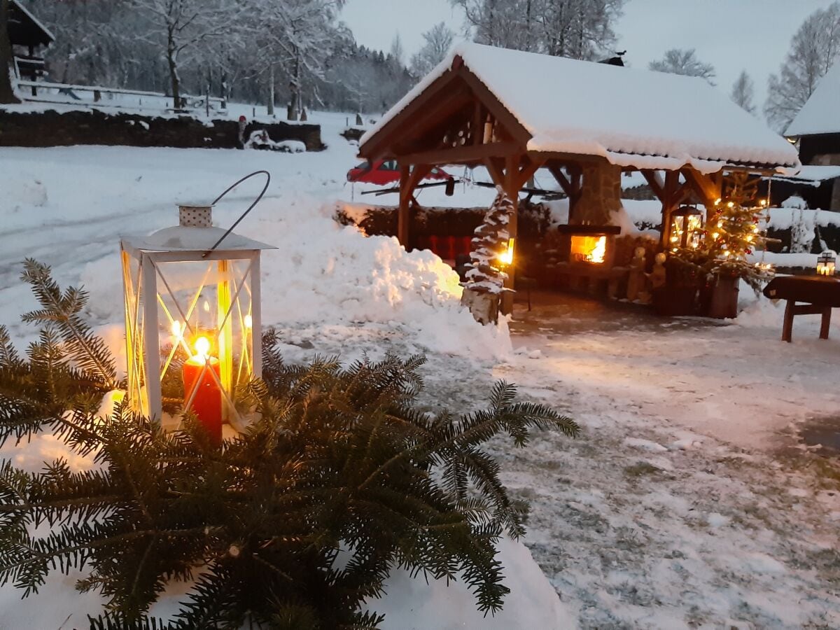 gemütlicher Glühweinabend am Kamin