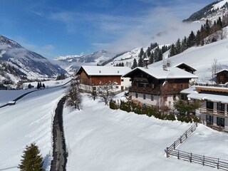 Haus mit Winterlandschaft