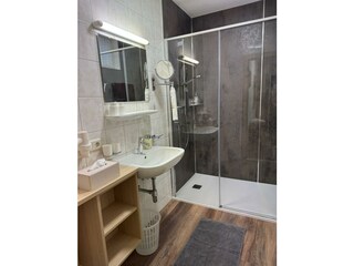 Badezimmer mit Shower