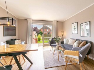 Wohnzimmer mit Südterrasse