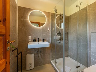 Badezimmer (EG)