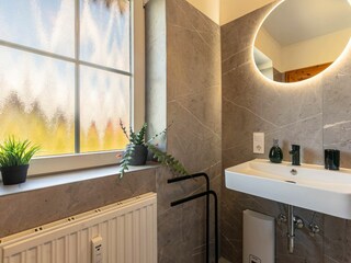 Badezimmer (EG)