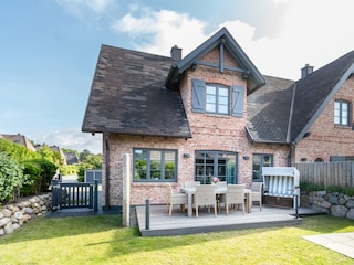 Hausansicht/Terrasse