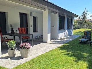 Eingangsbereich mit überdachter Terrasse
