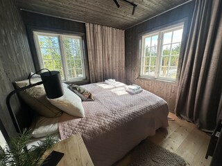 Die Residence verfügt über vier moderne Schlafzimmer.