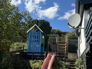 Spielplatz Gartenseite