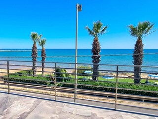 Der fantastische Meerblick vom Balkon im ersten Stock