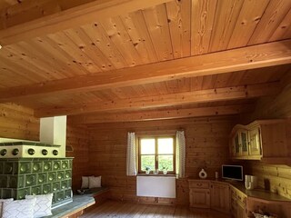 Küche mit Kachelofen