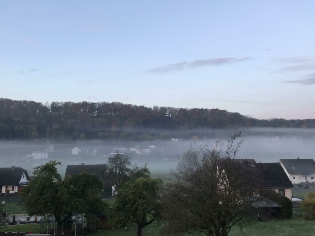 Das Dorf Immerath im Nebel Sicht von der Aussenterrasse