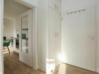 Flur mit Garderobe und Schrank