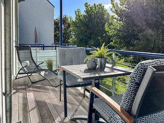 Balkon mit Gartenmöbeln