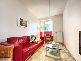 Wohnzimmer mit Zugang zur Terrasse