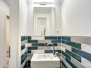 Gäste-WC mit Waschbecken