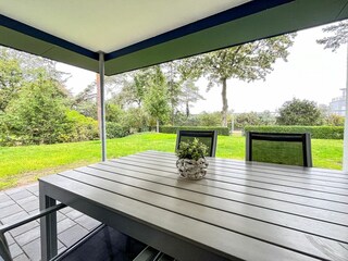 1. Terrasse mit Zugang vom Wohnzimmer