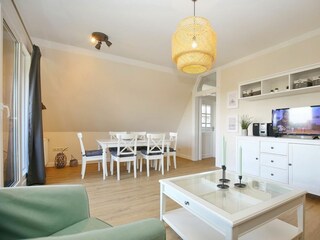 Wohnzimmer mit Blick zum Essbereich