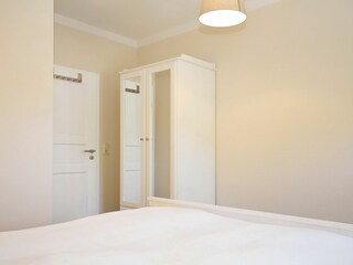 Kleiderschrank im zweiten Schlafzimmer