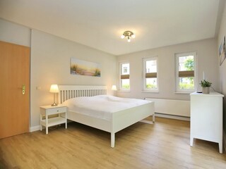 2. Schlafzimmer mit Doppelbett