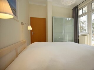 Schlafzimmer mit Doppelbett