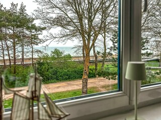 Esstisch mit Blick zur Ostsee