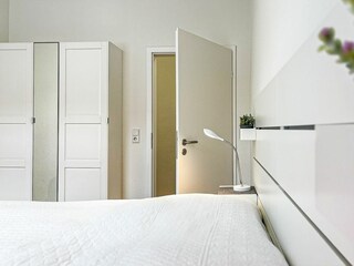 1. Schlafzimmer mit Schrank
