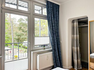 2. Schlafzimmer mit begehbaren Schrank