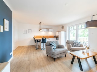 Wohnzimmer mit Blick zur Küche