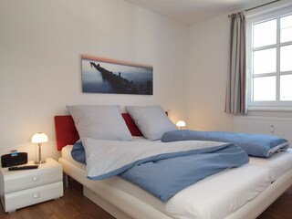 Schlafzimmer mit Doppelbett