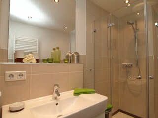 Badezimmer mit Dusche