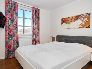 Schlafzimmer mit Doppelbett
